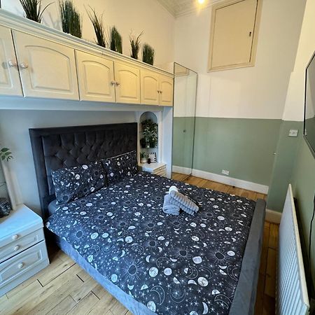 Central And Affordable Flat For 6 People In Zone 1 - Baker Street - With Breakfast Included 런던 외부 사진