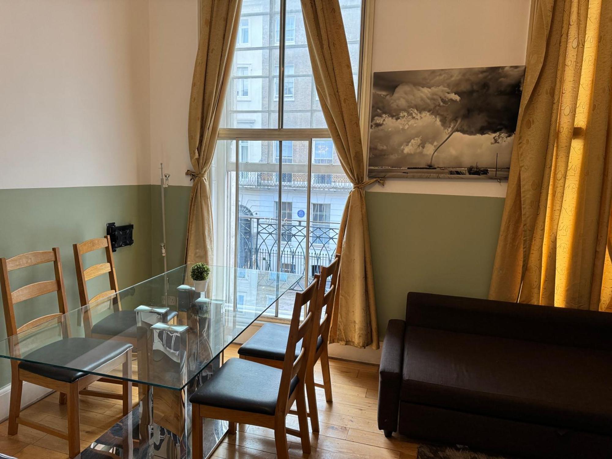 Central And Affordable Flat For 6 People In Zone 1 - Baker Street - With Breakfast Included 런던 외부 사진